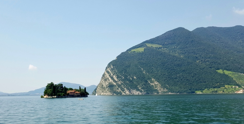 Isola San Paolo and cliff from Pescheria